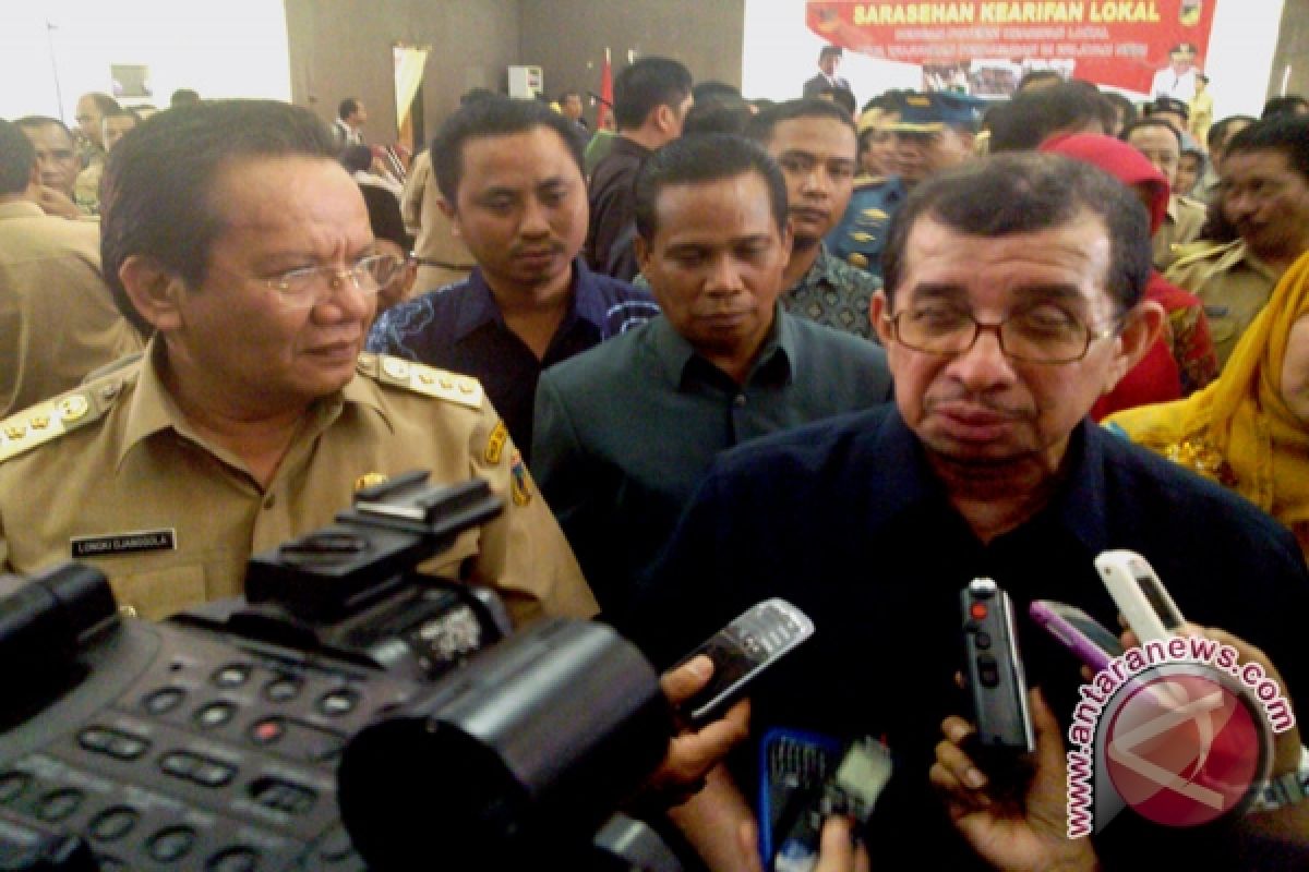 Mensos Serahkan Bantuan Rp1,53 Miliar Di Kalbar 