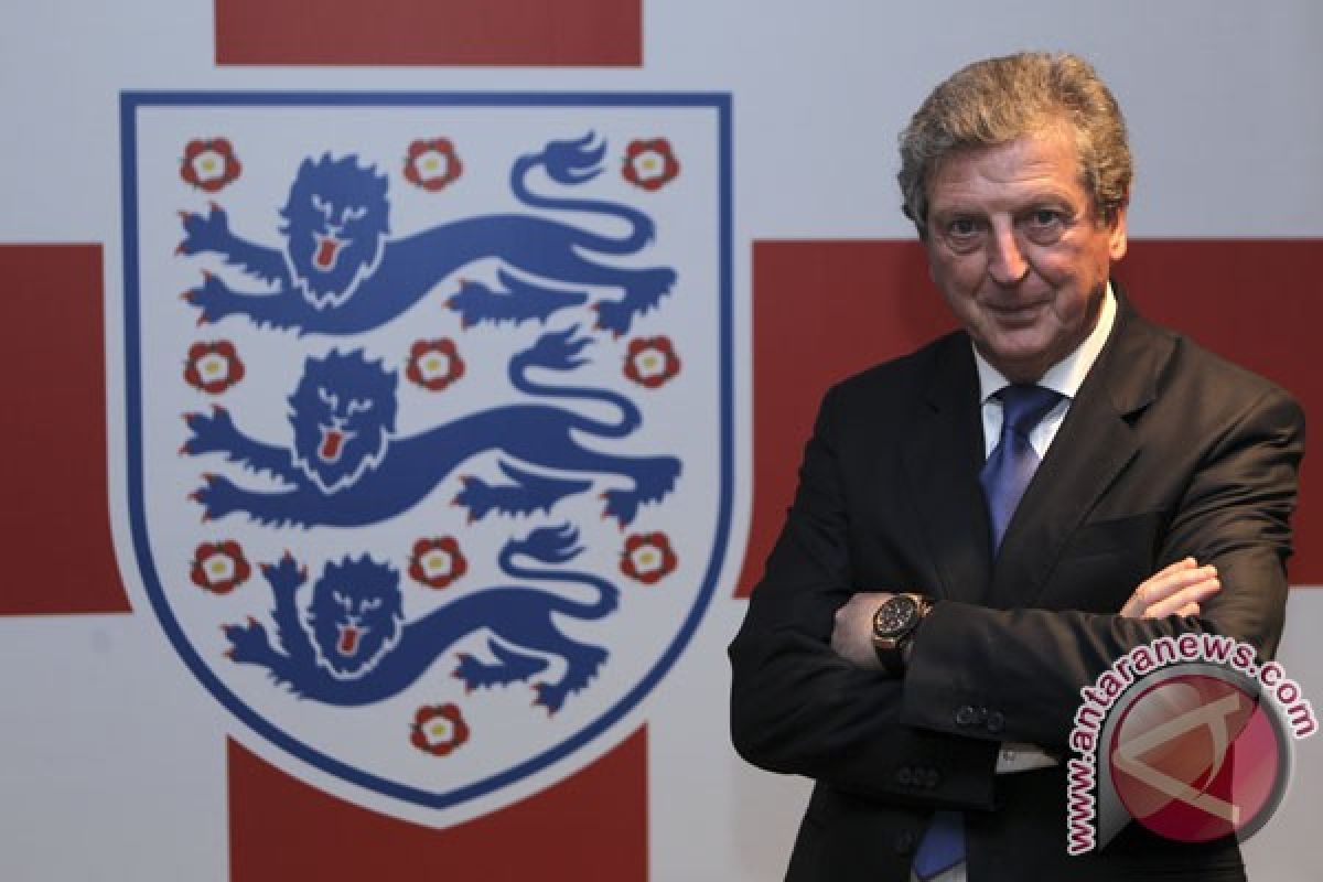 Roy Hodgson perkuat lini pertahanan