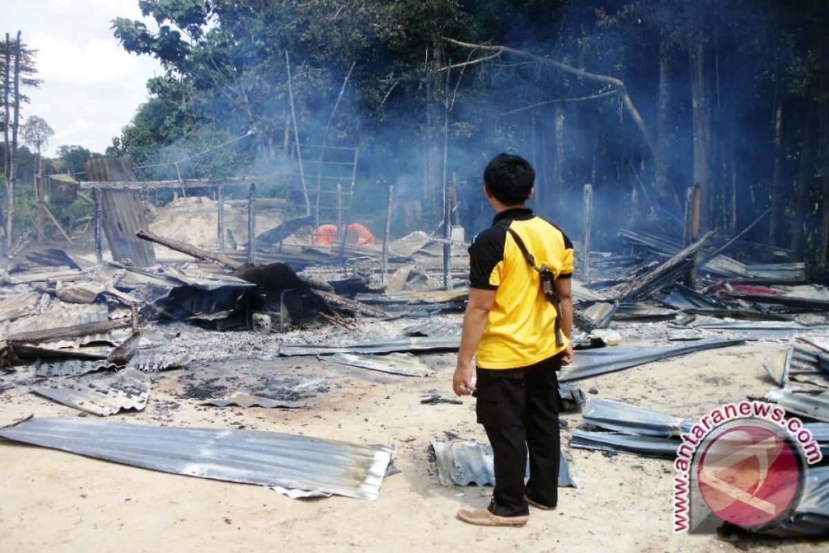 Perambah hutan bakar pos jaga