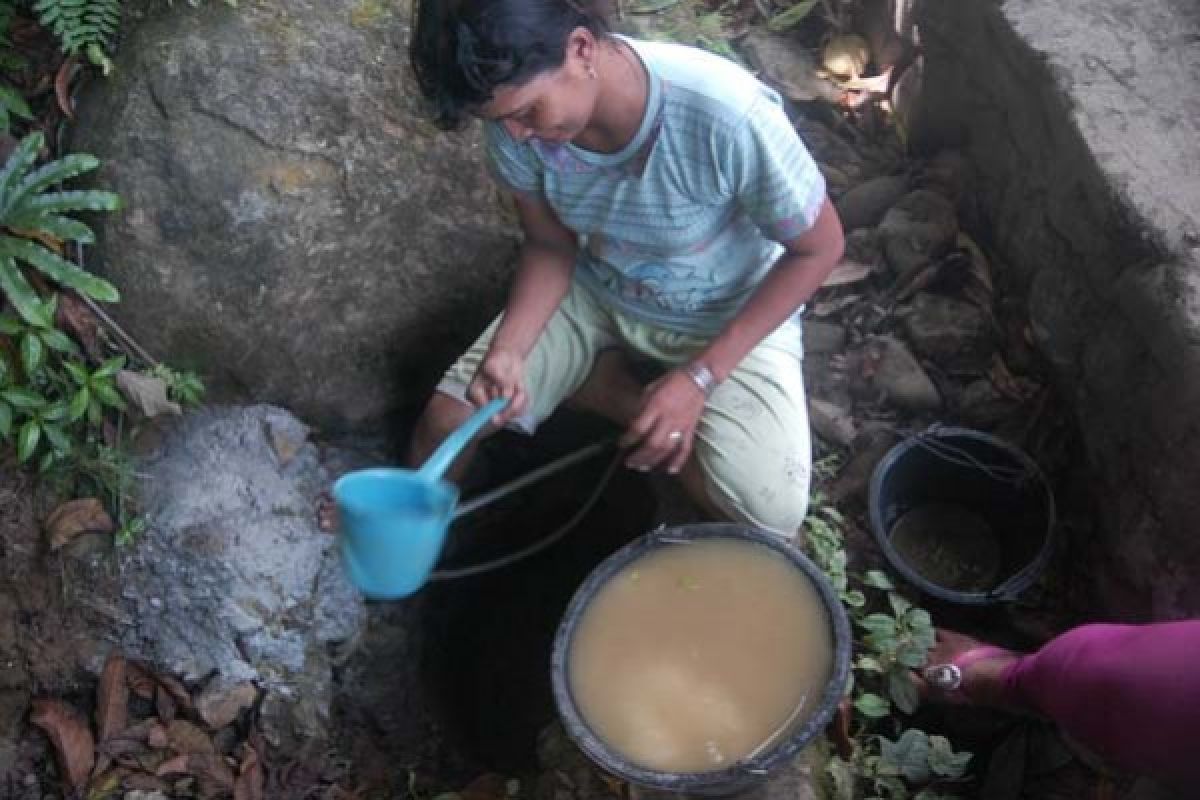 Air bersih langka di Sasak Pasaman Barat