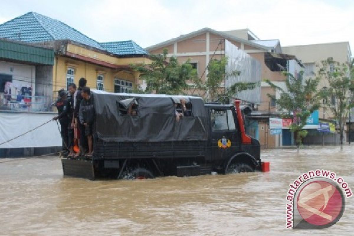 PLN suffers Rp500 mln in losses due to flood