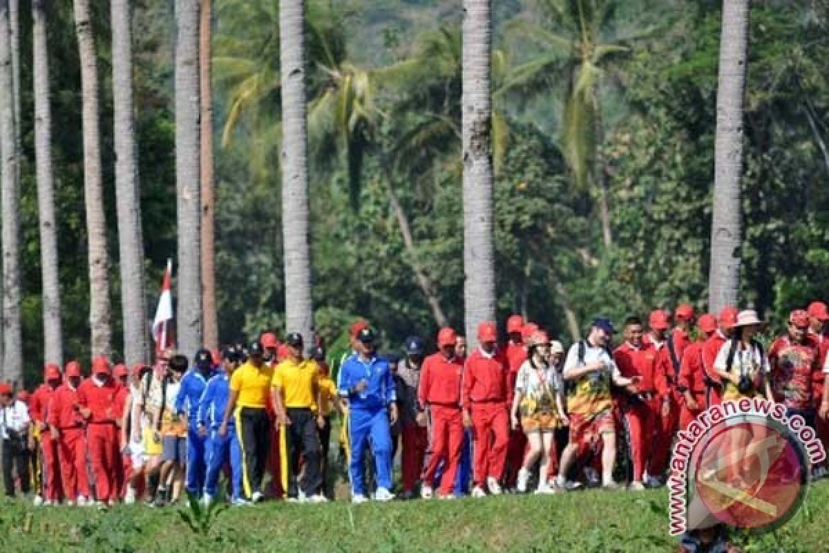 President Yudhoyono enjoys rural scenery in Borobudur Interhash 2012