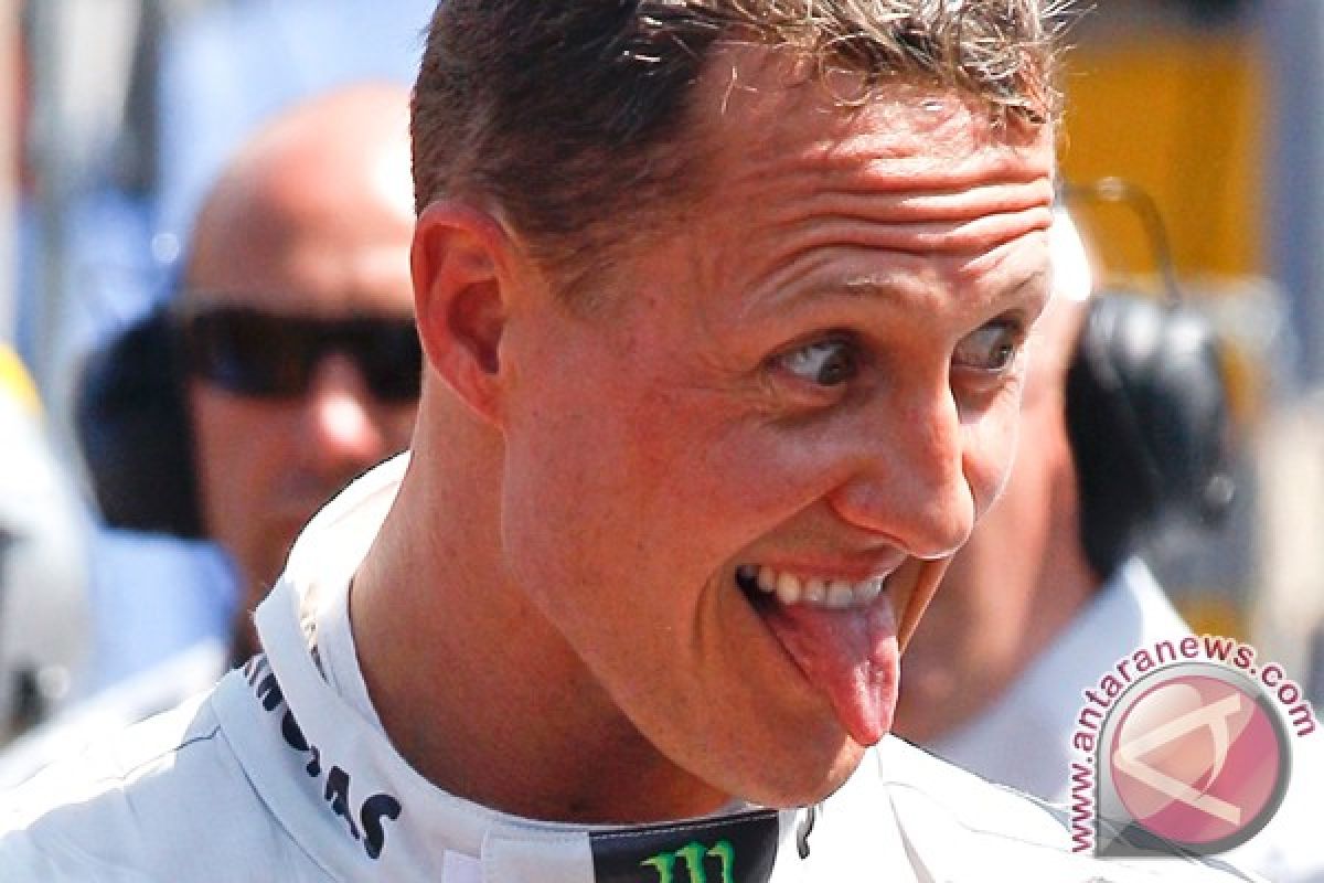 Michael Schumacher masih terus berjuang