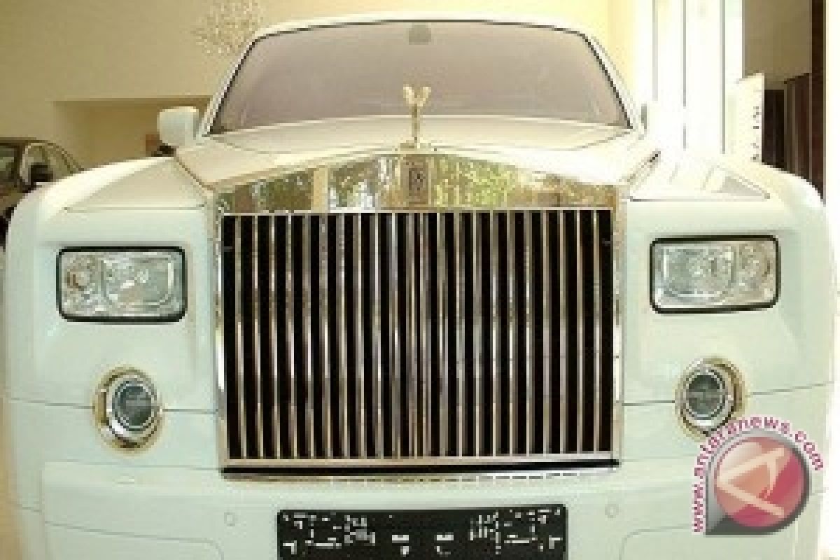 Rolls Royce Anti-Peluru Berlapis Emas 120 Kg