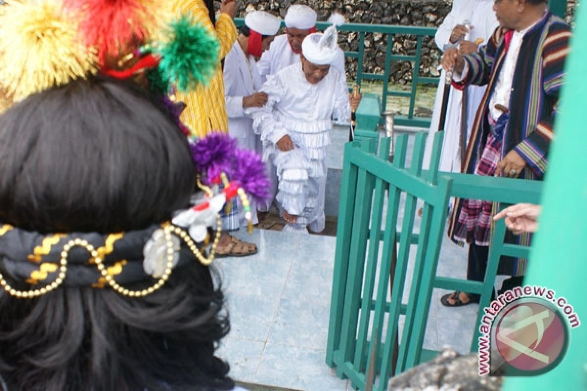 La Ode Muhammad Djafar Dinobatkan Sultan Buton