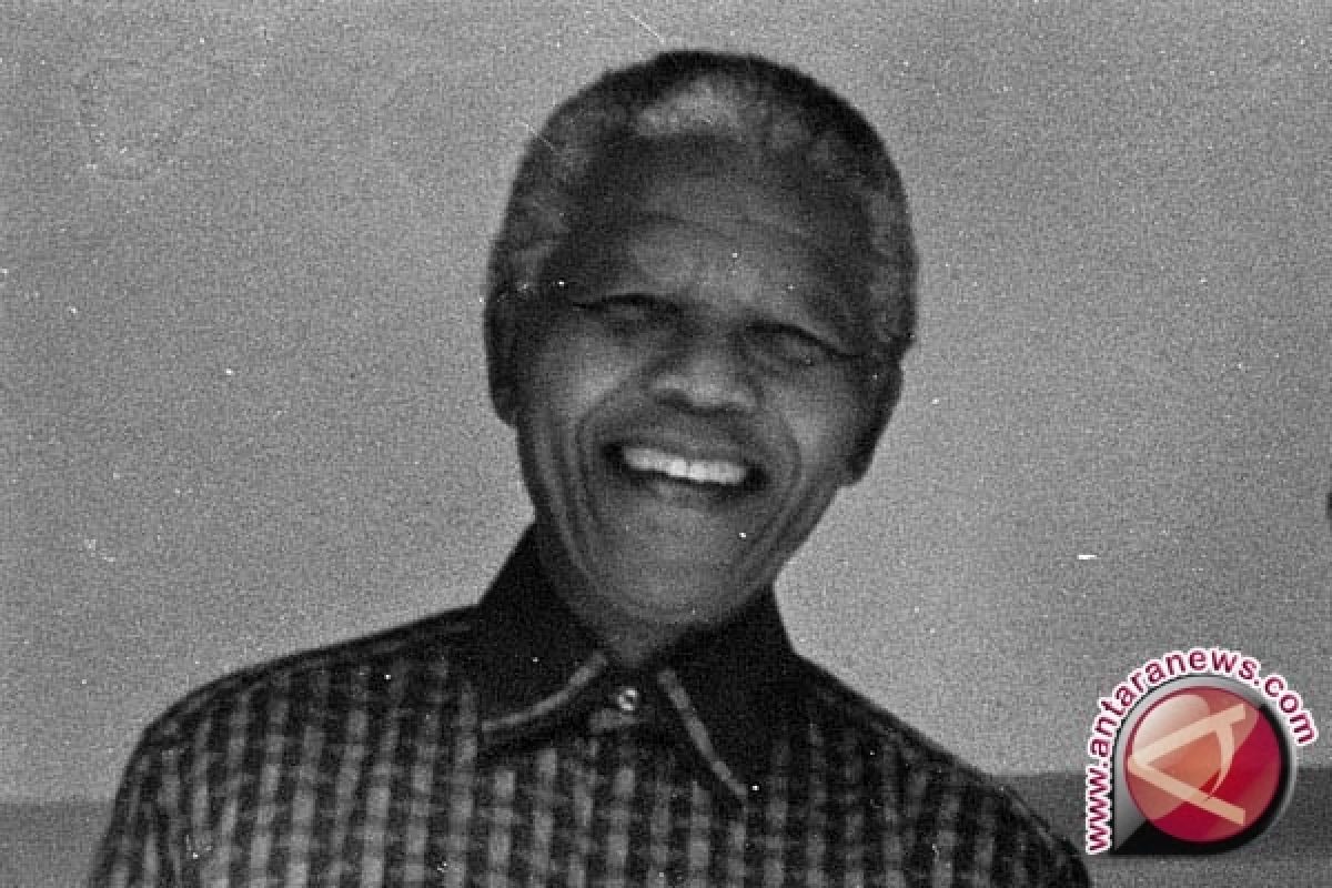 Kesehatan Mandela masih kritis tapi membaik 