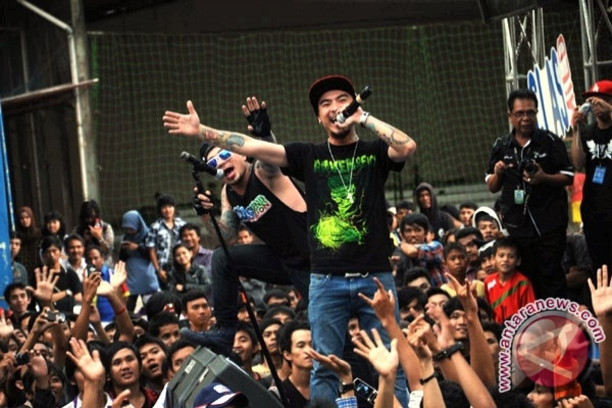 Saint Loco dan The Titans hibur mahasiswa Palembang