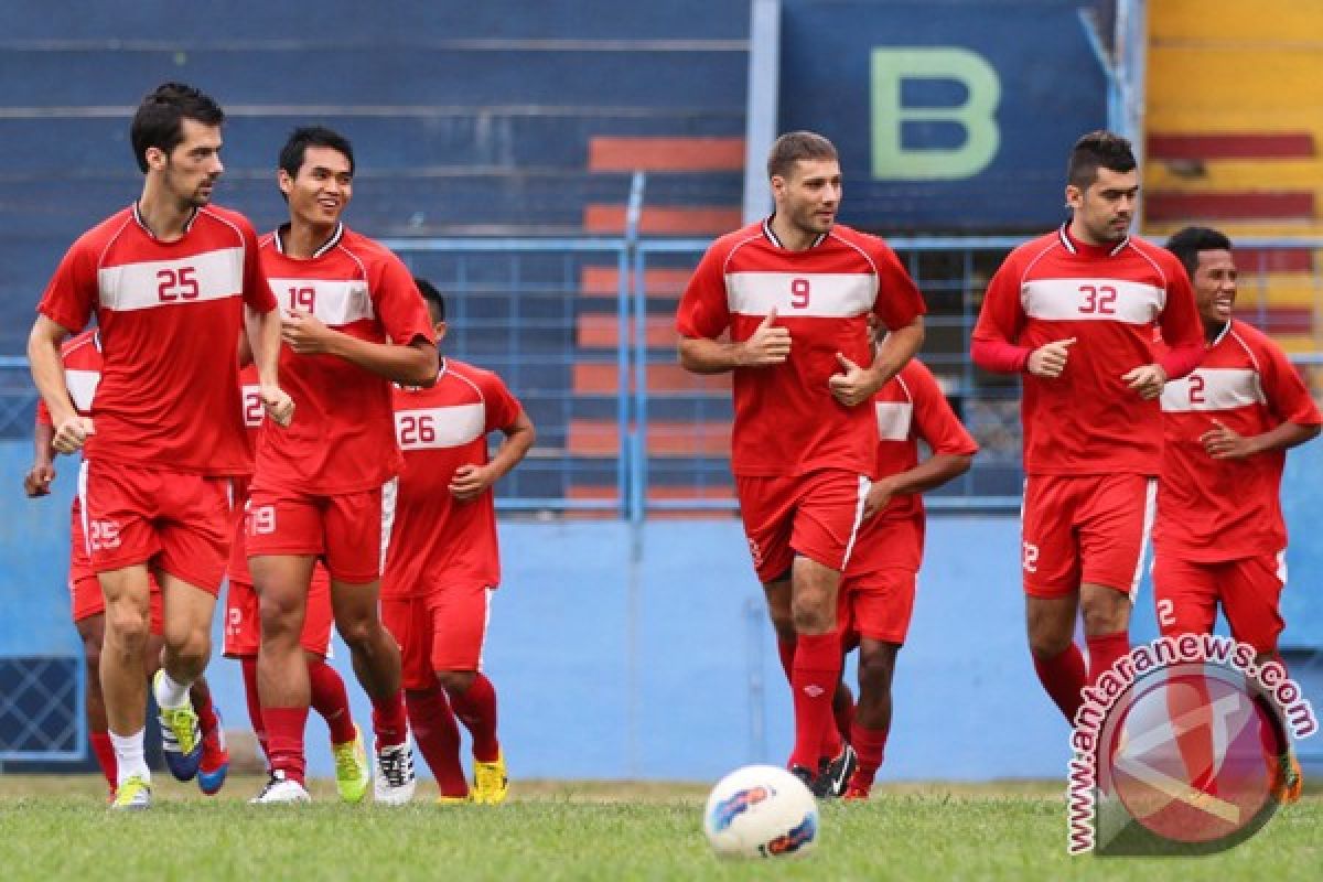 Arema Indonesia taklukkan Persela 3-0