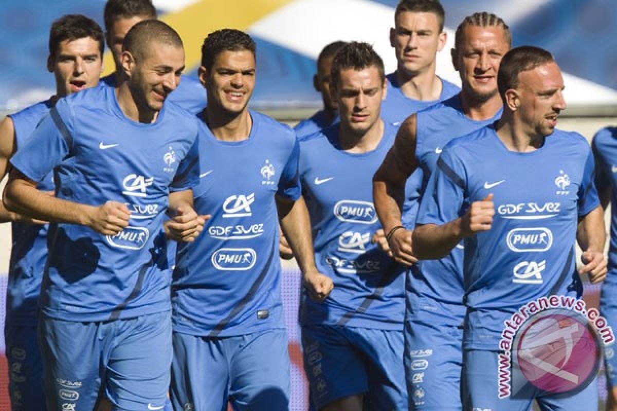 Media Prancis rayakan keberuntungan Les Bleus