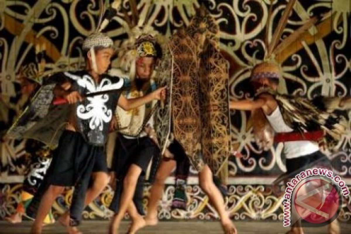 Tari Perang Dayak.