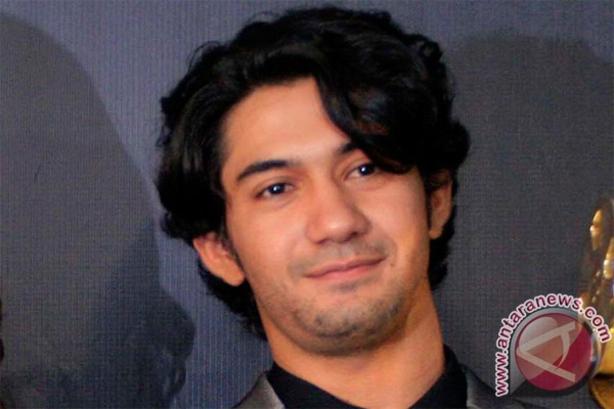 Reza Rahadian deg-degan main teater