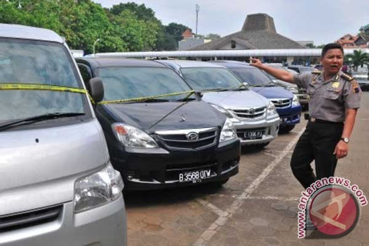 Polisi Tangkap Pencuri Mobil Berkedok Pembeli Antara News