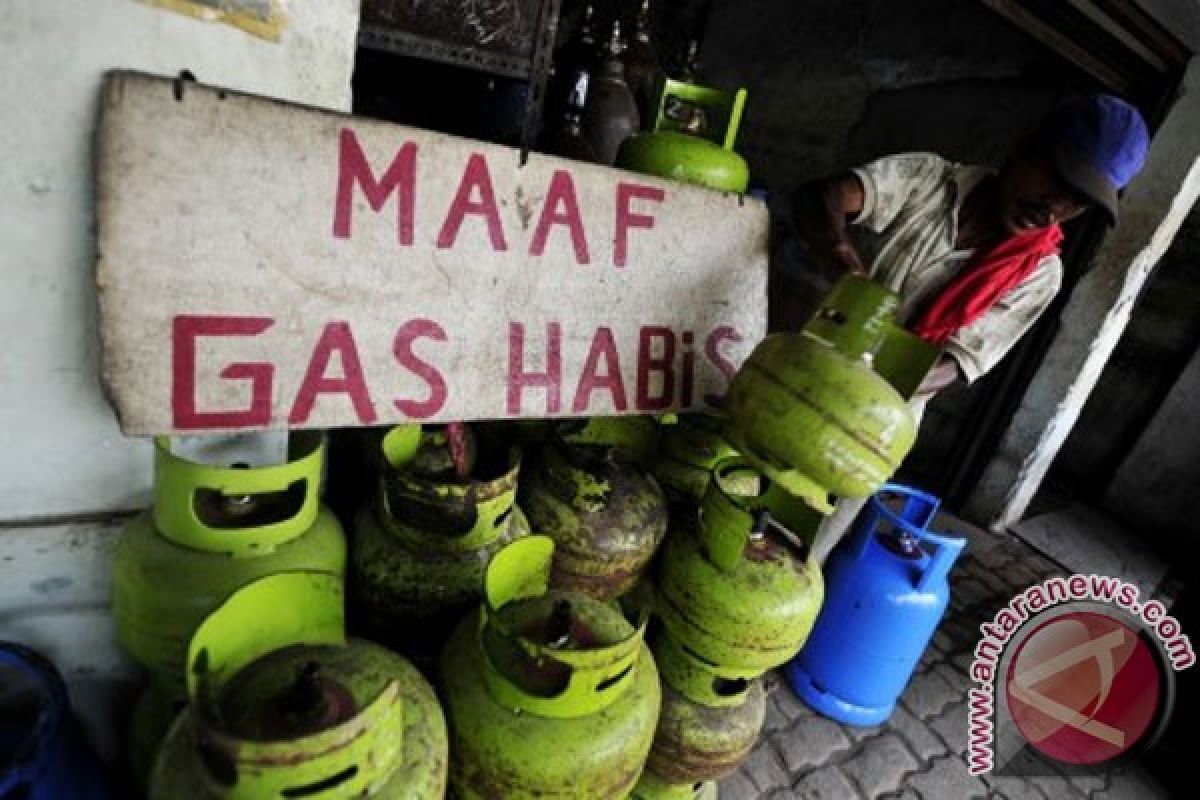 Warga di beberapa wilayah Cianjur sulit dapatkan gas