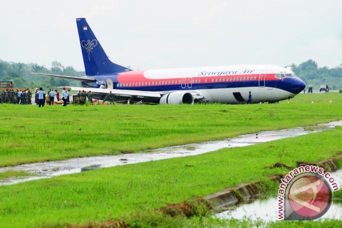 Pesawat Sriwijaya Tergelincir Di Bandara Supadio  