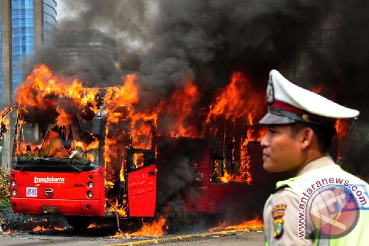 Penyebab terbakarnya bus Transjakarta belum diketahui
