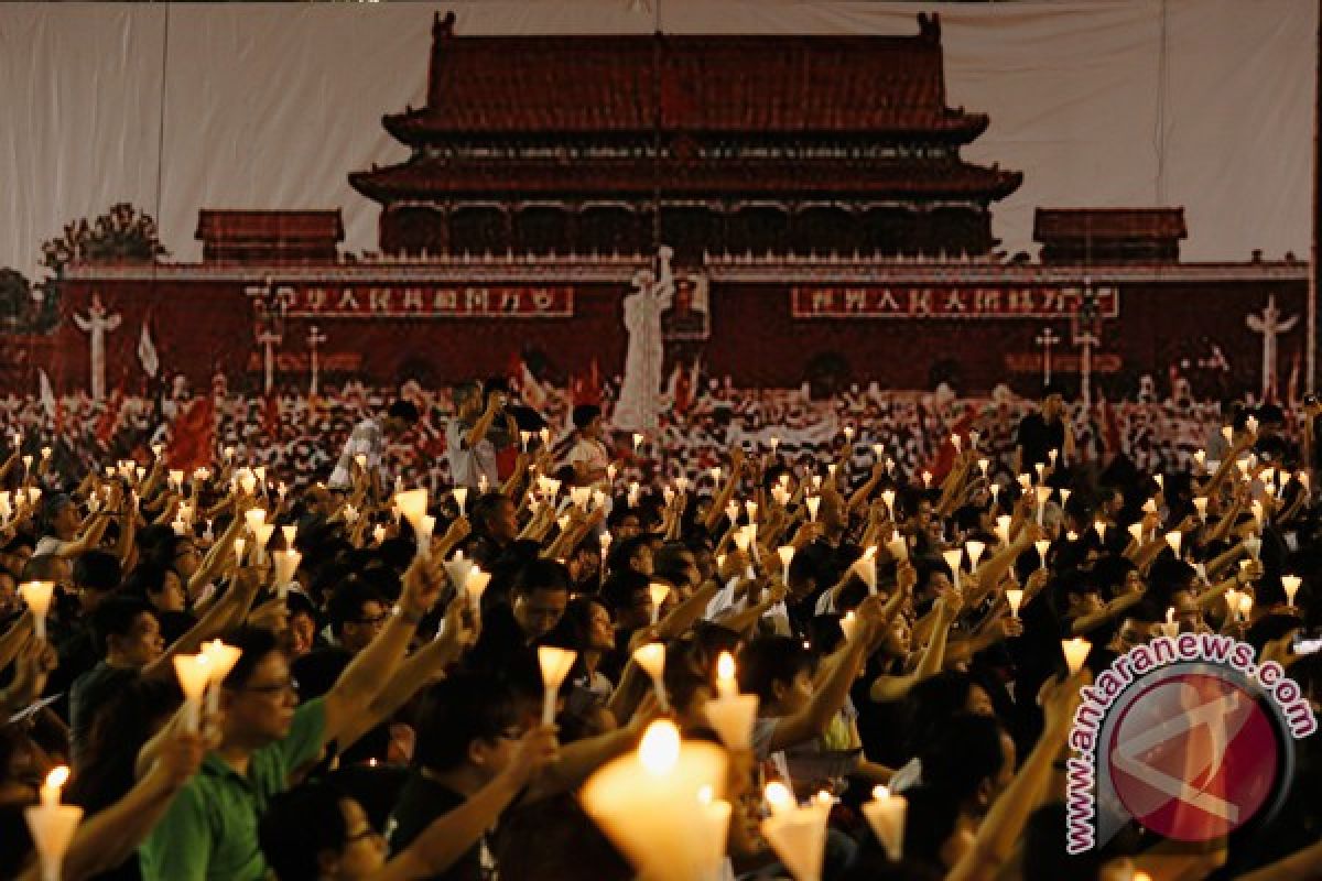 Warga Hong Kong nyalakan lilin  peringati tragedi Tiananmen