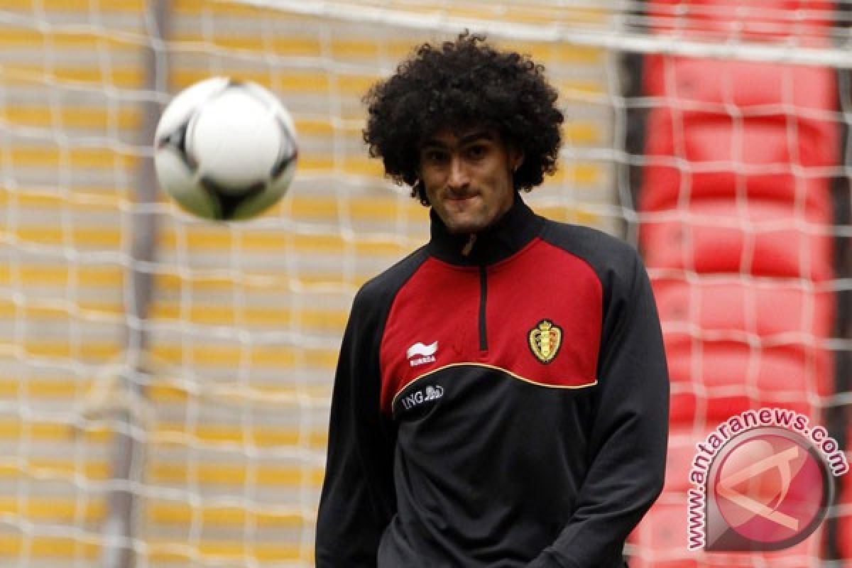 Fellaini tak perkuat MU sampai Februari