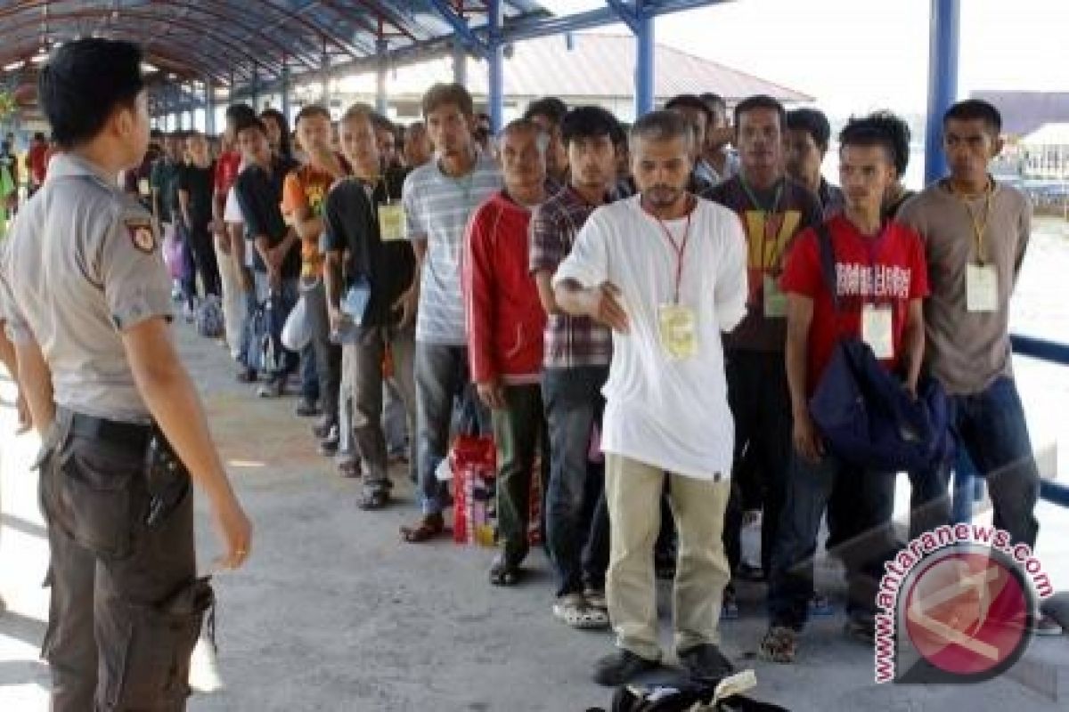 Malaysia pulangkan 20.000 TKI bermasalah tiap tahun 