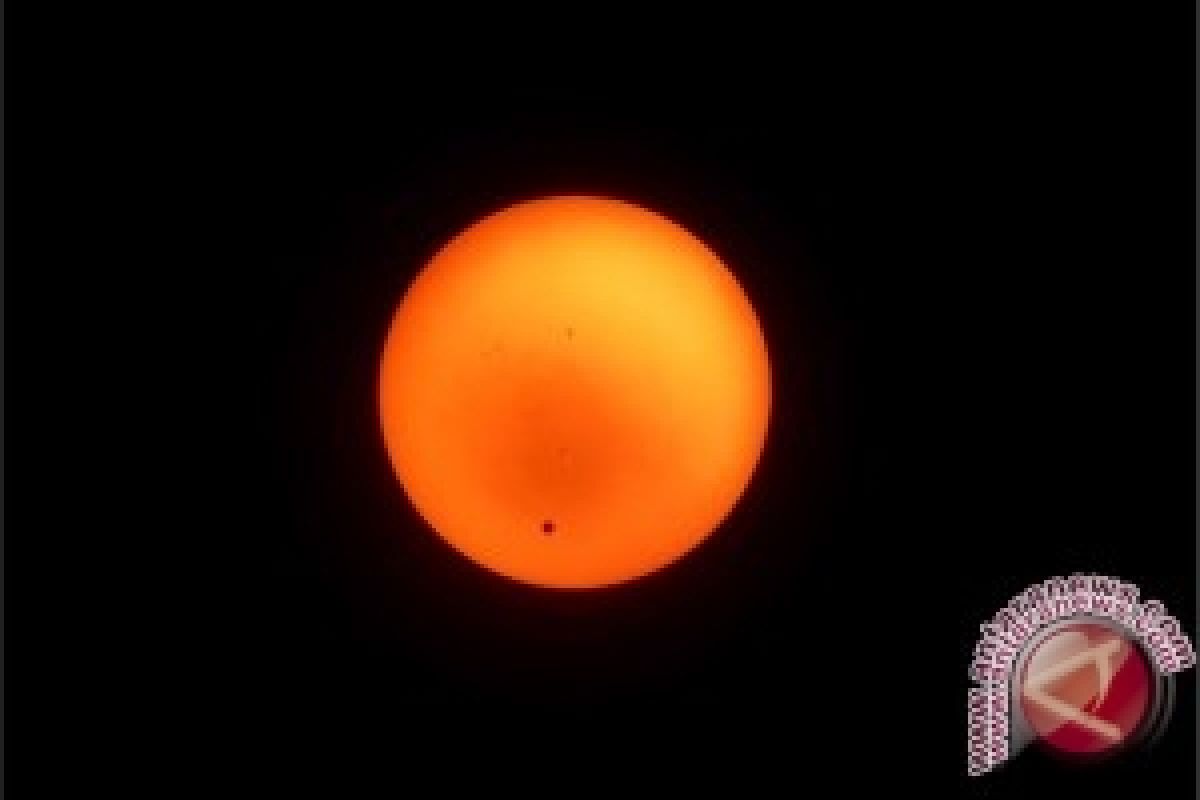 Menyaksikan planet tetangga mampir ke matahari