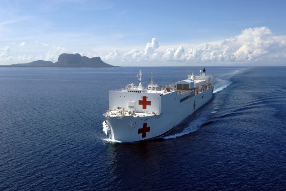 USNS Mercy crew provide medical treatment in N. Sulawesi
