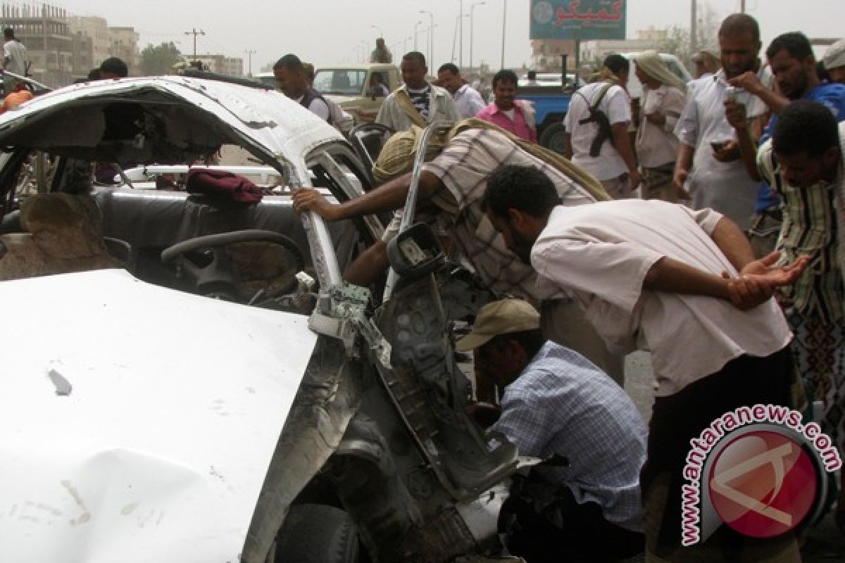 Ledakan bom mobil menewaskan sedikitnya empat orang di Yaman