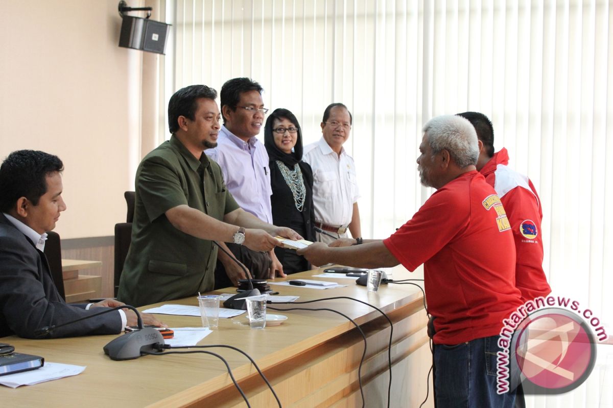 Dewan Perjuangkan Anggaran Bonus Atlet pada APBD-P 2012 