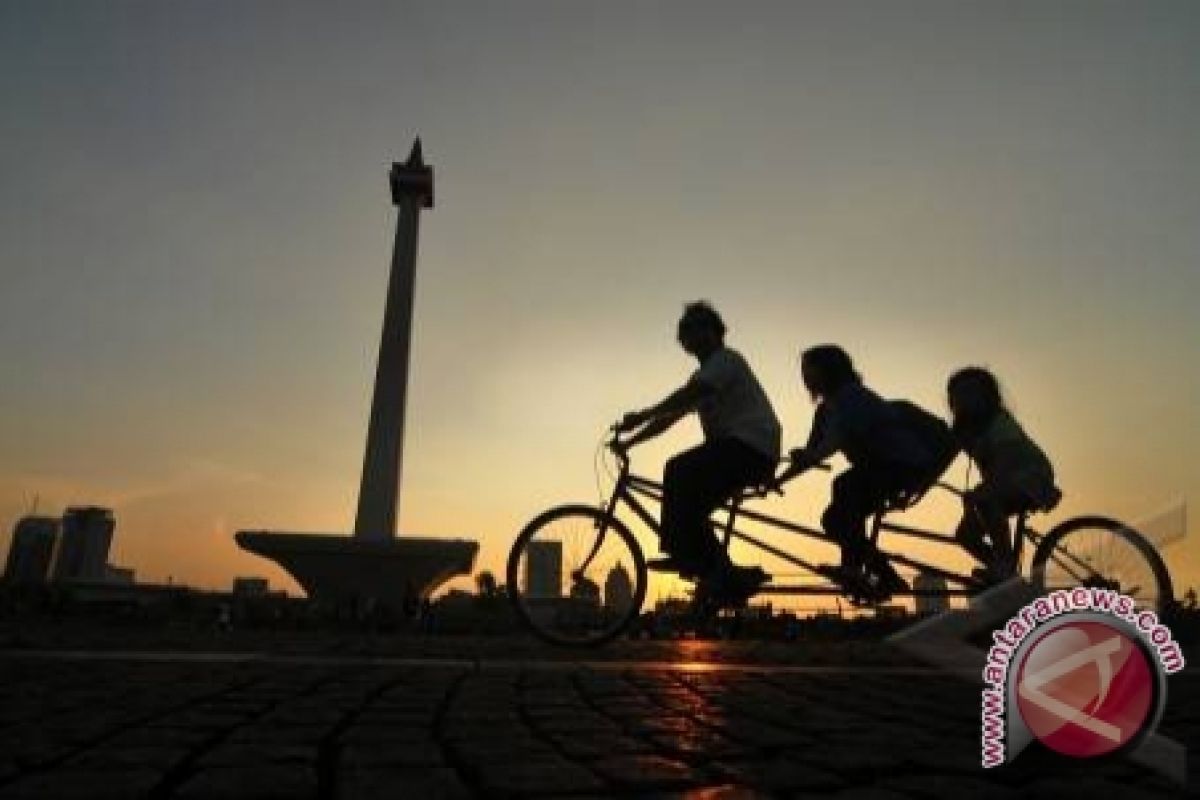 Naik Monas, Kudu Antre Dua Jam