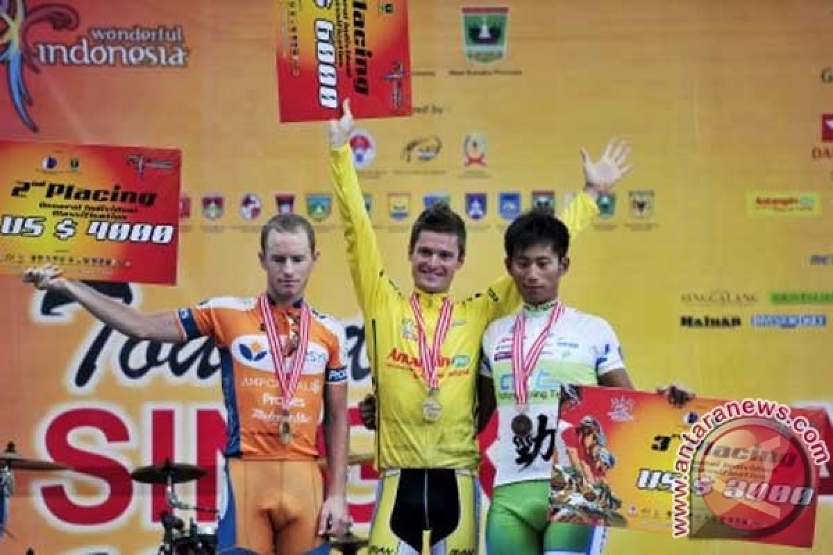 Oscar Pujol Munoz juara etape lima Tour de Singkarak