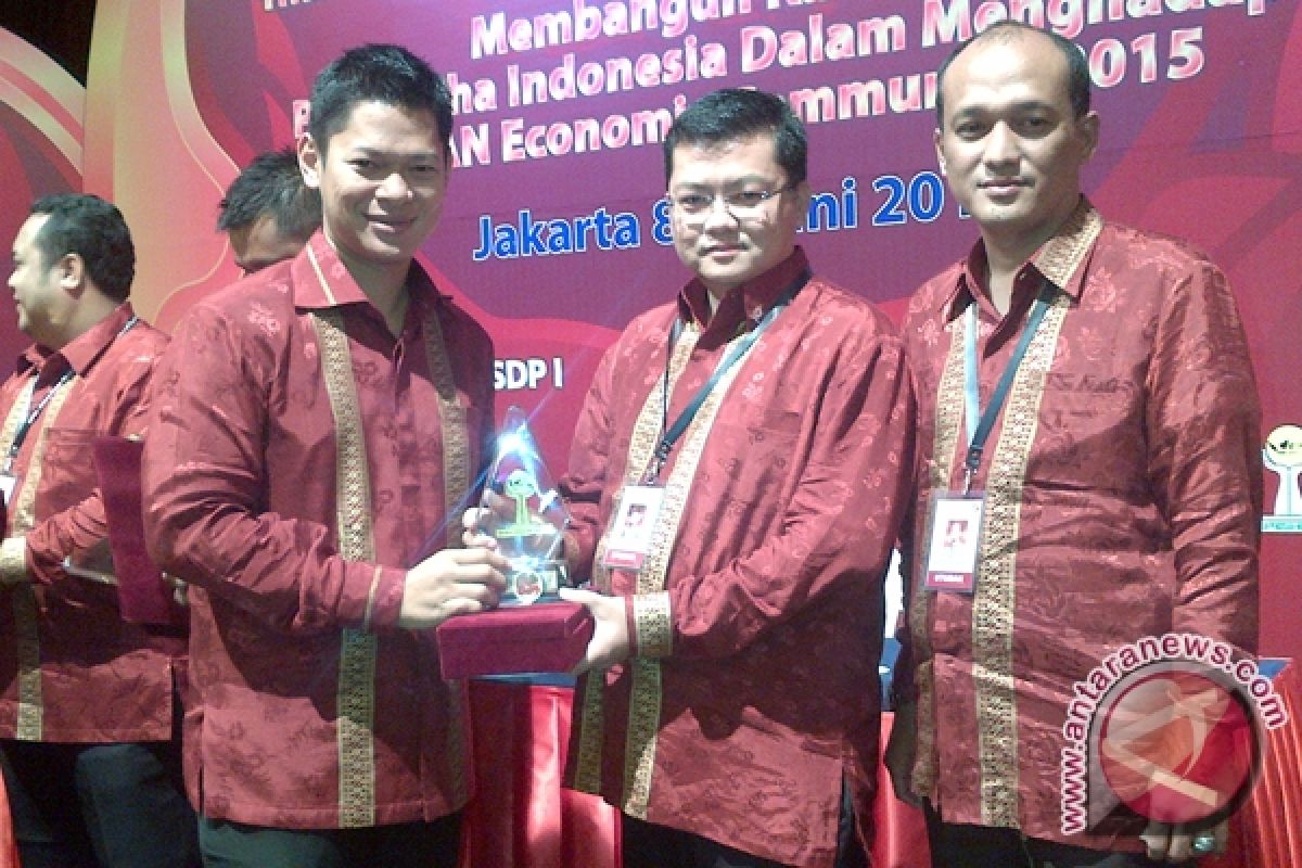 HIPMI Sulteng Dapat Penghargaan "HIPMI Award 2012"