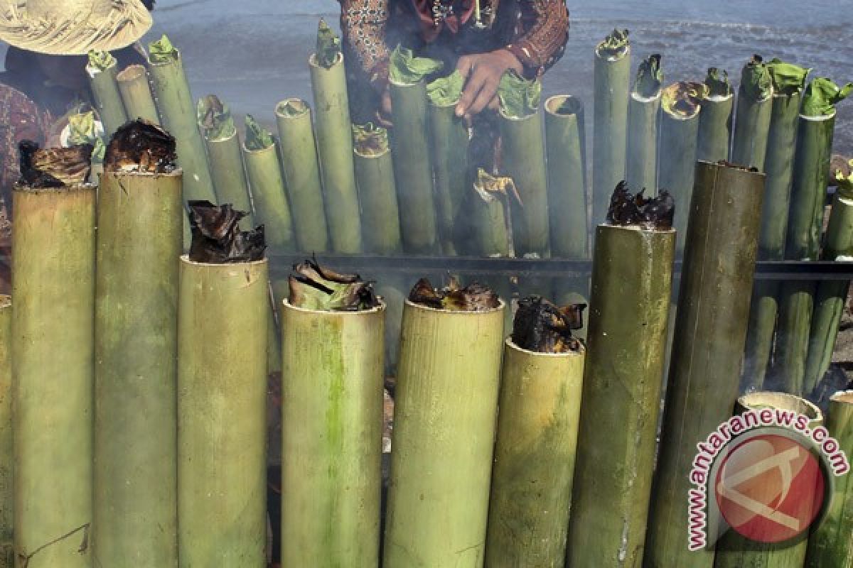 Lemang dan rendang menu berbuka favorit Fedi Nuril