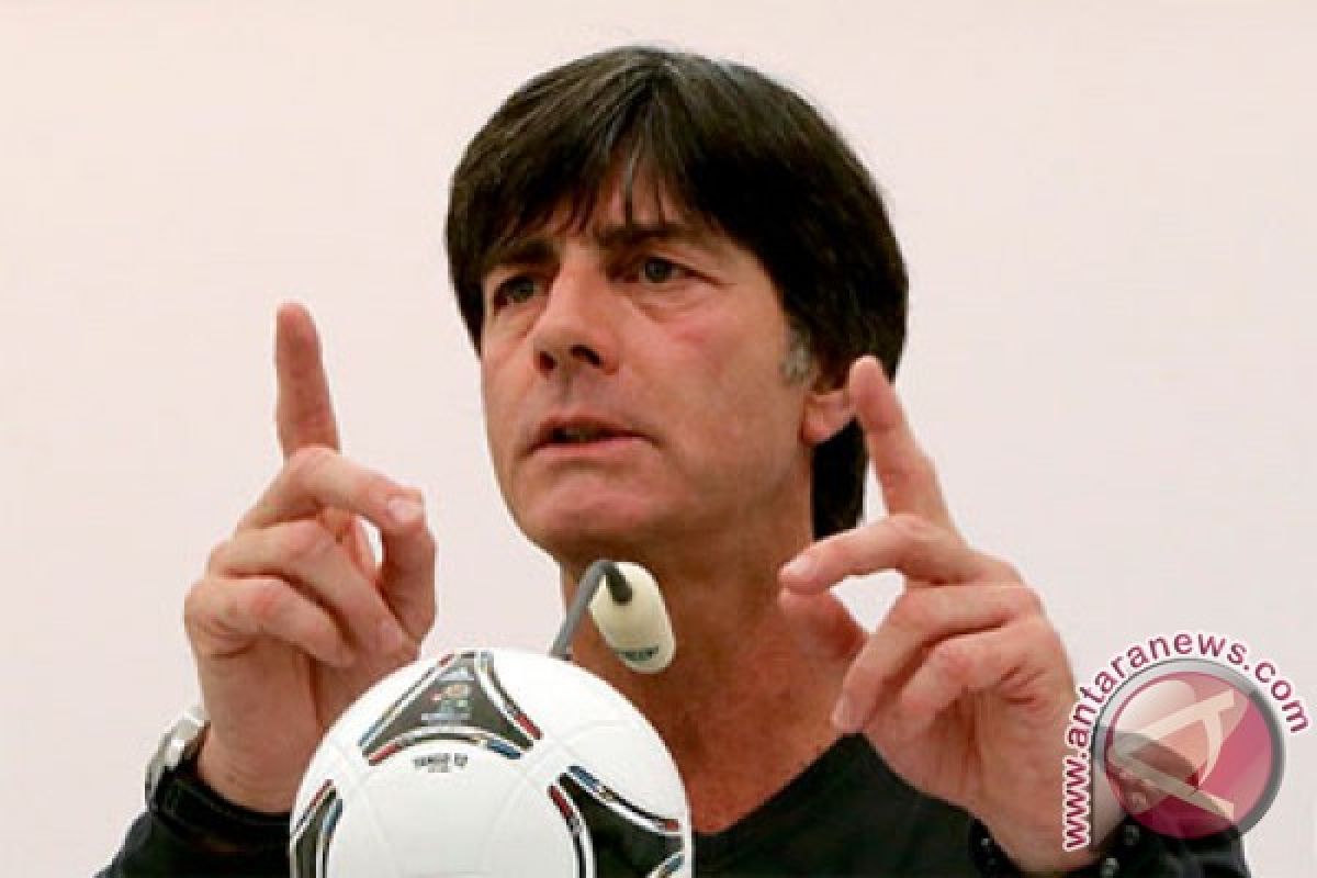 Loew bawa kekuatan penuh Jerman hadapi Paraguay