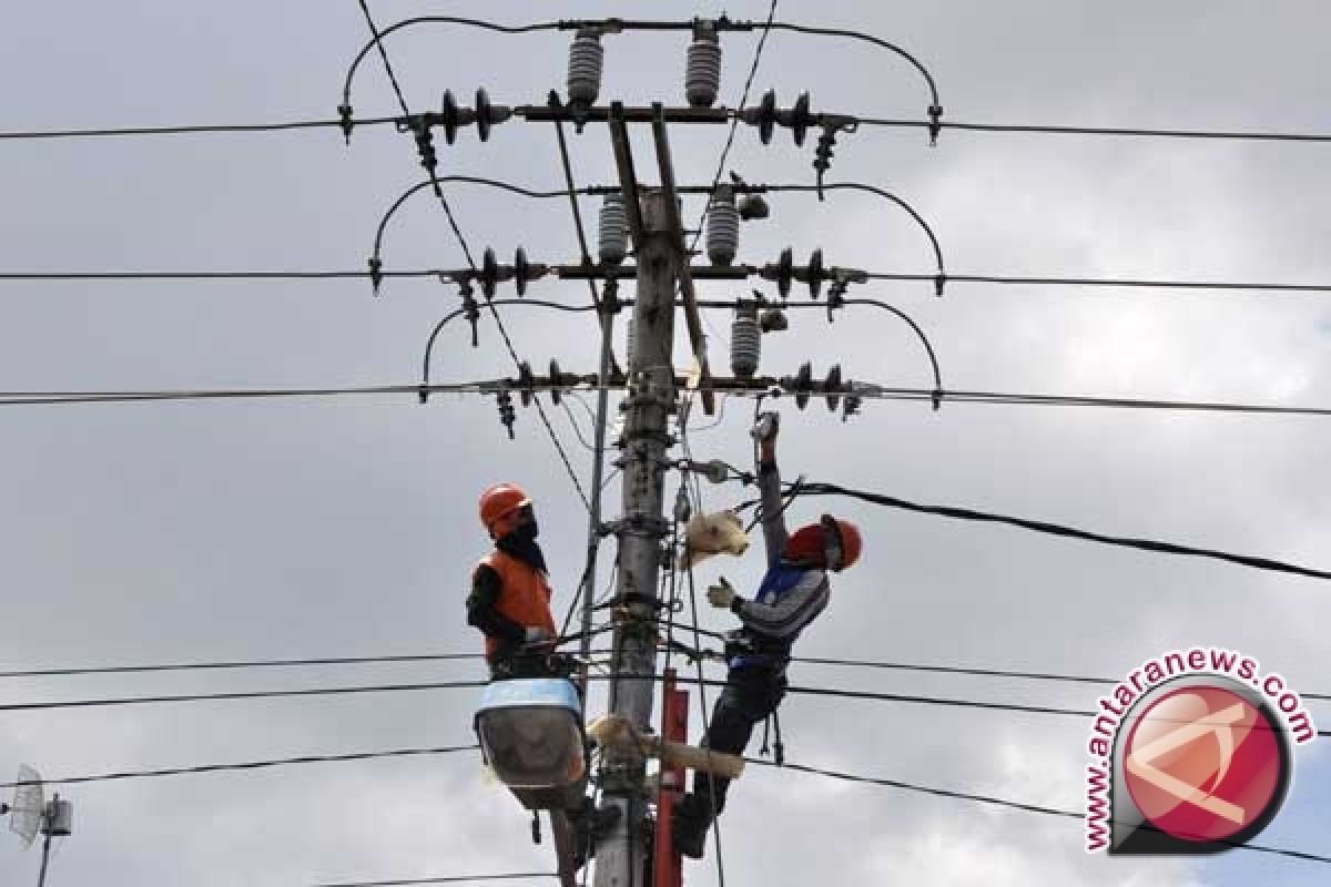 PLN minta pemasangan alat peraga kampanye jauhi jaringan listrik