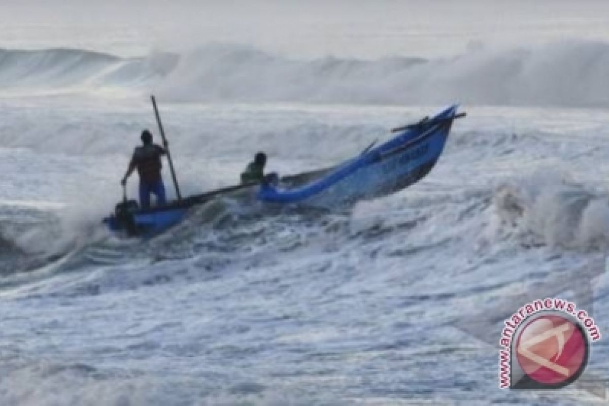 Nelayan pantai selatan diimbau waspadai gelombang tinggi