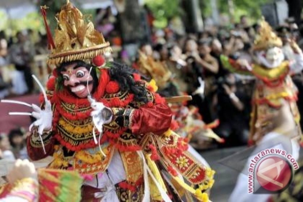 Pentas Kesenian Bali hari pertama pentaskan lima kesenian