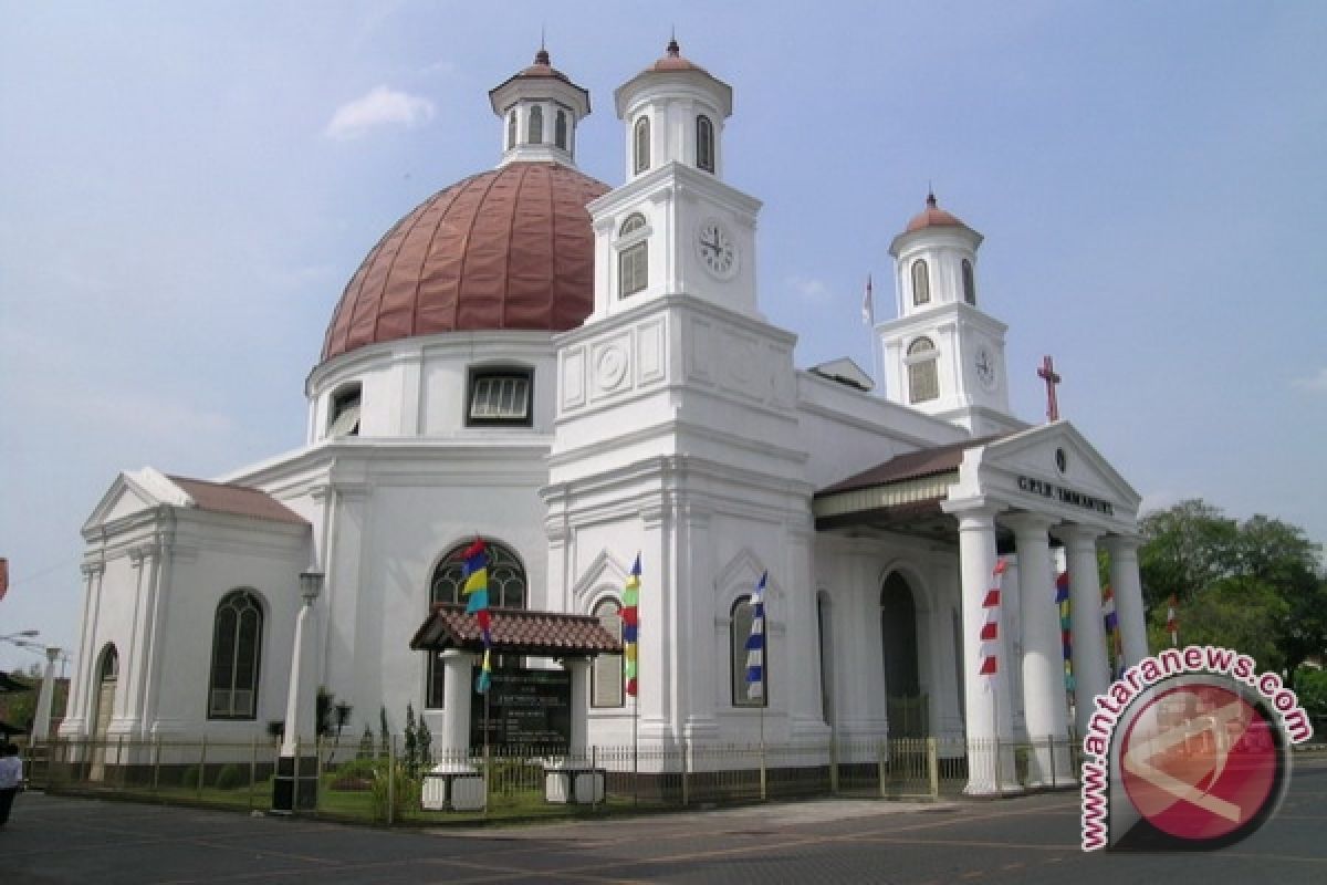 Ayo Menikmati Pesona Gereja Tua Blenduk