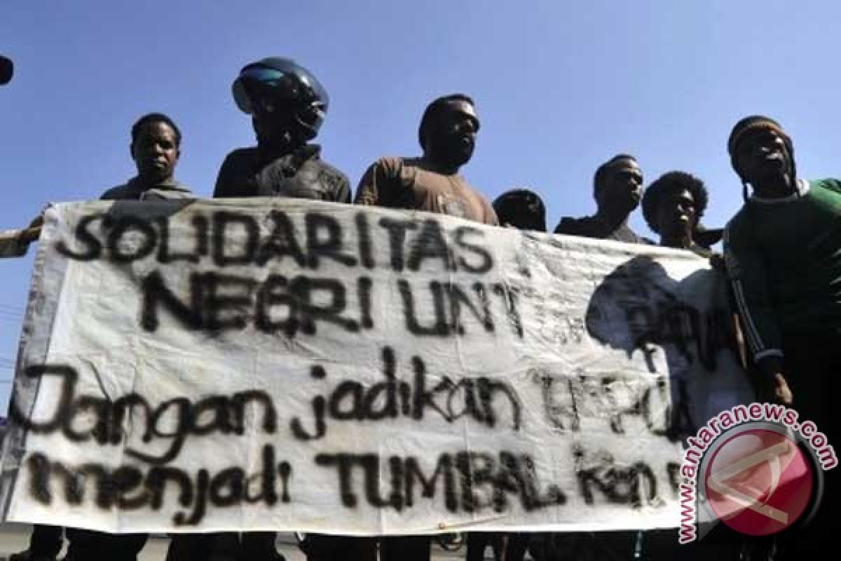 Pemberontak Papua yang beda ideologi dengan NKRI serahkan senjata ke TNI