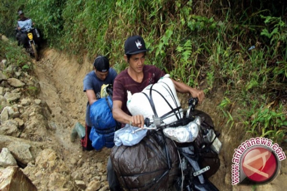 150 KK warga Desa Lemban Tongoa  diungsikan pascapenyerangan OTK