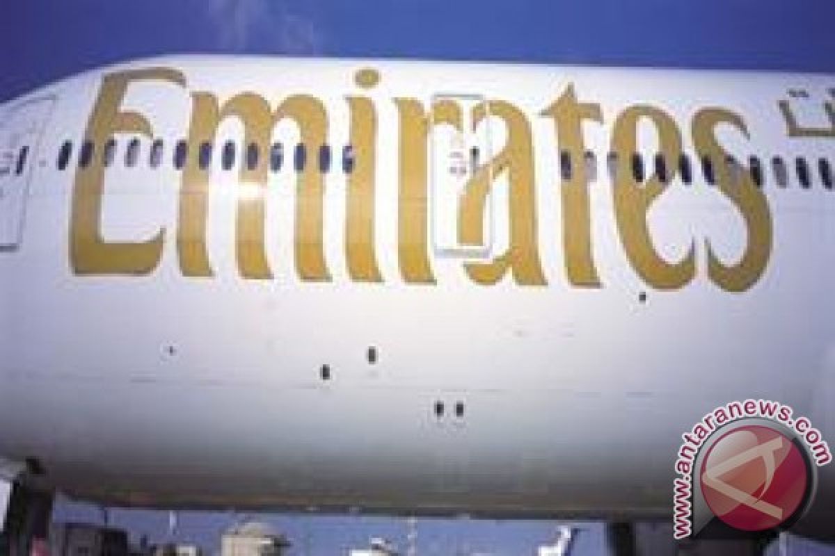 Emirates luncurkan Boeing 777 bertanda tangan Pele