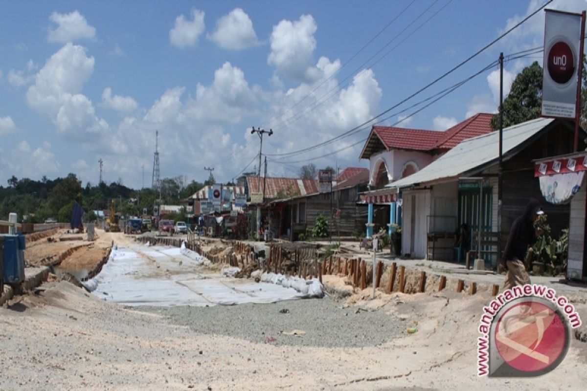 Bupati Bantah Kurang Peduli Jalan Bujangga Amblas 