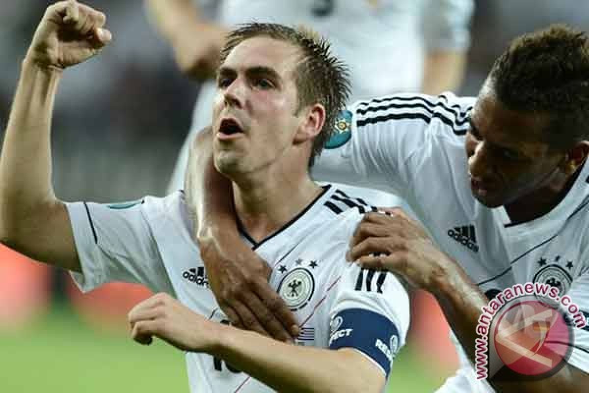 Munchen diuntungkan oleh pensiunnya Lahm