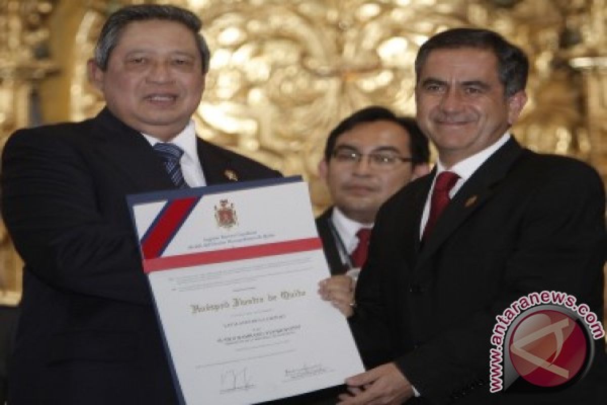 President Yudhoyono awarded Quito honorary resident