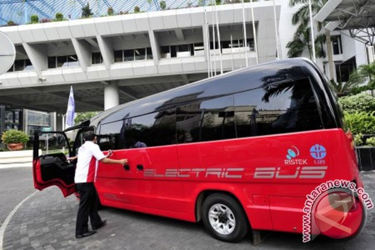 Bus listrik KTT APEC 2013 didanai BRI