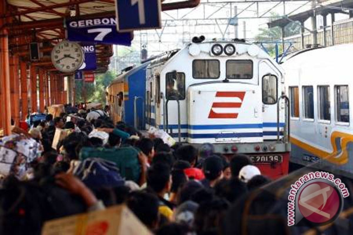 Stasiun KA Palembang mulai ramai calon penumpang 