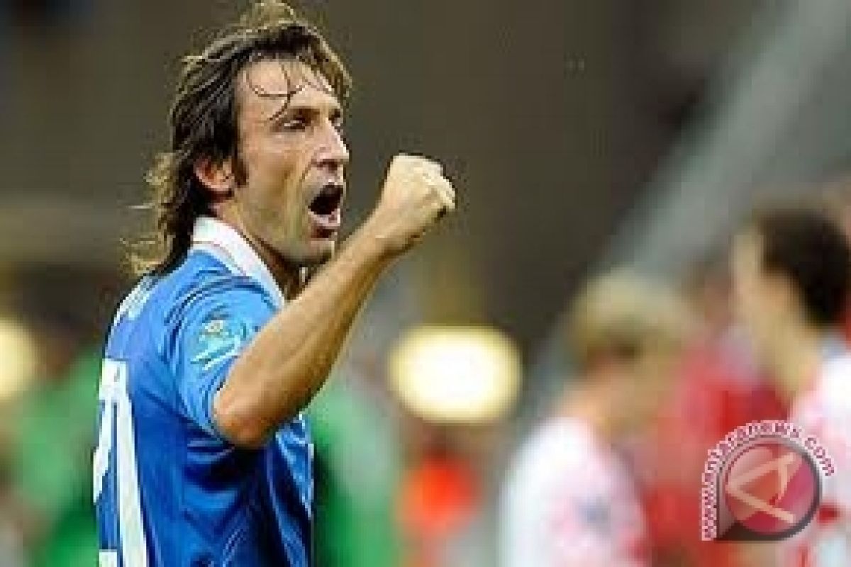 Pirlo akan terus bermain untuk Italia