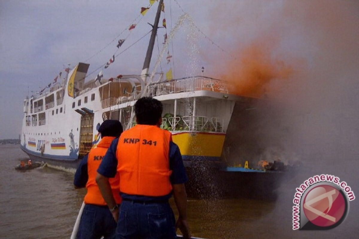 KM Satya Kencana Terbakar di Pelabuhan Pontianak