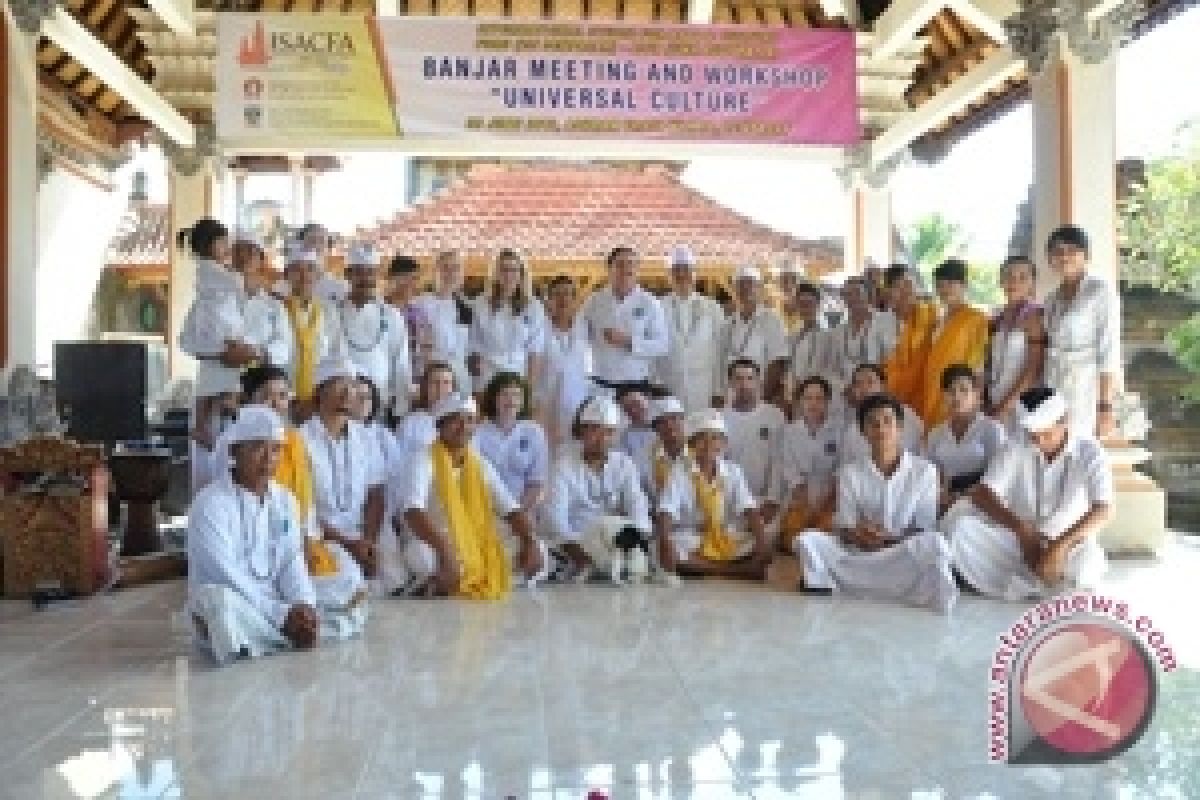 Mahasiswa Australia Pelajari Praktik Yoga