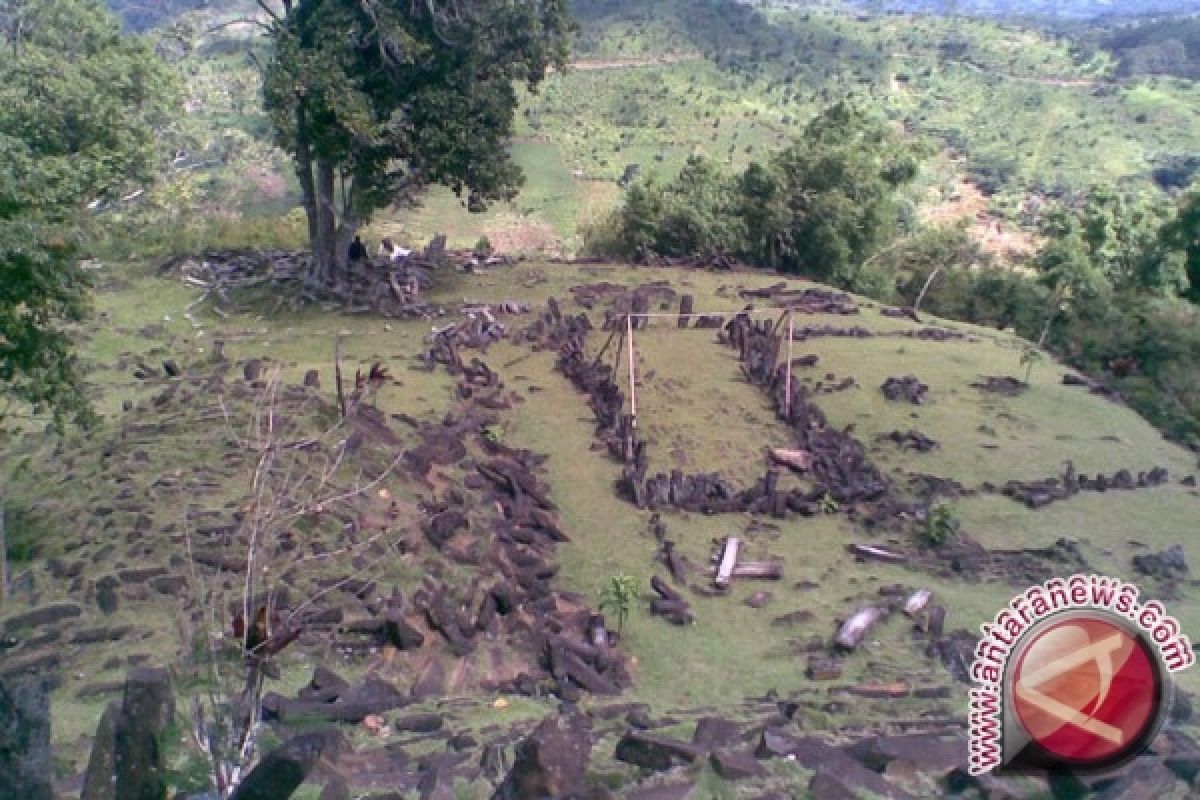 Situs Gunung Padang Diperkirakan Sejak 2800 - 4500 SM