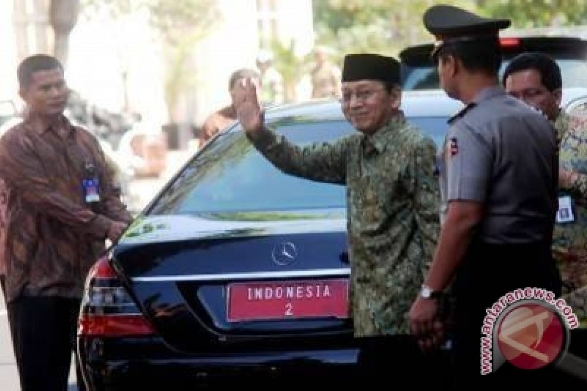 Wapres Boediono pimpin rapat kebakaran lahan di Palembang     