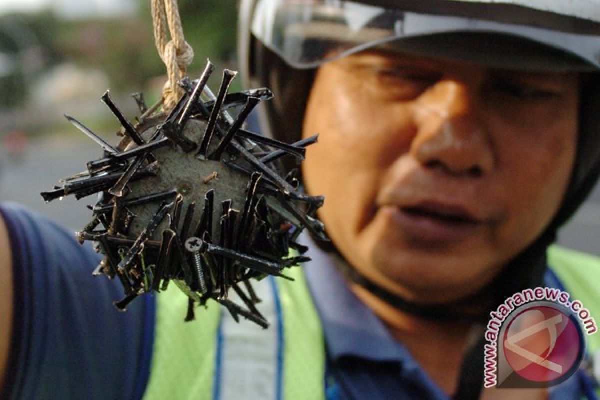 Penebar ranjau paku dibekuk saat beraksi