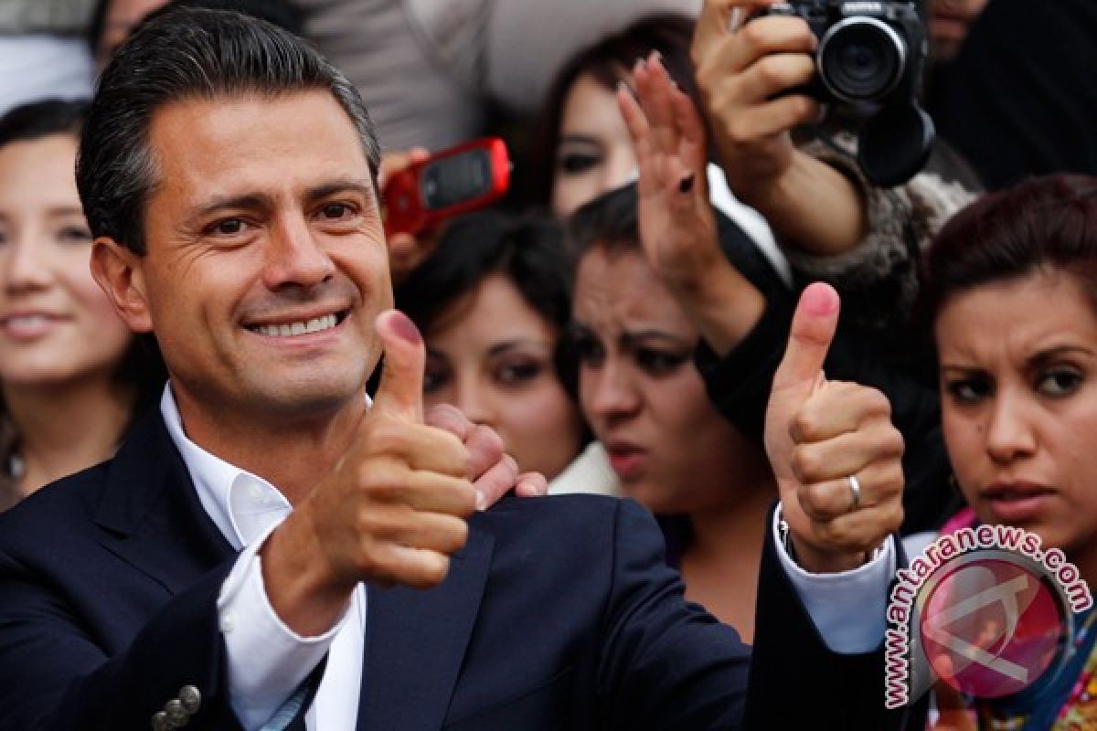 Violence as Mexico's Pena Nieto sworn in as president